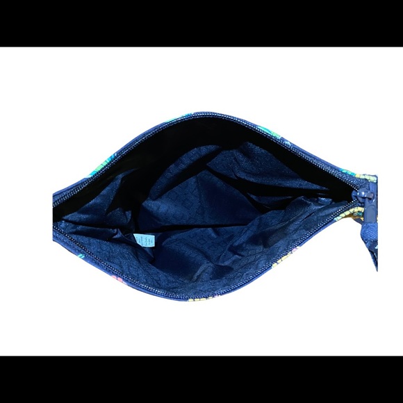 Vera Bradley beach crossbody. - Picture 3 of 4